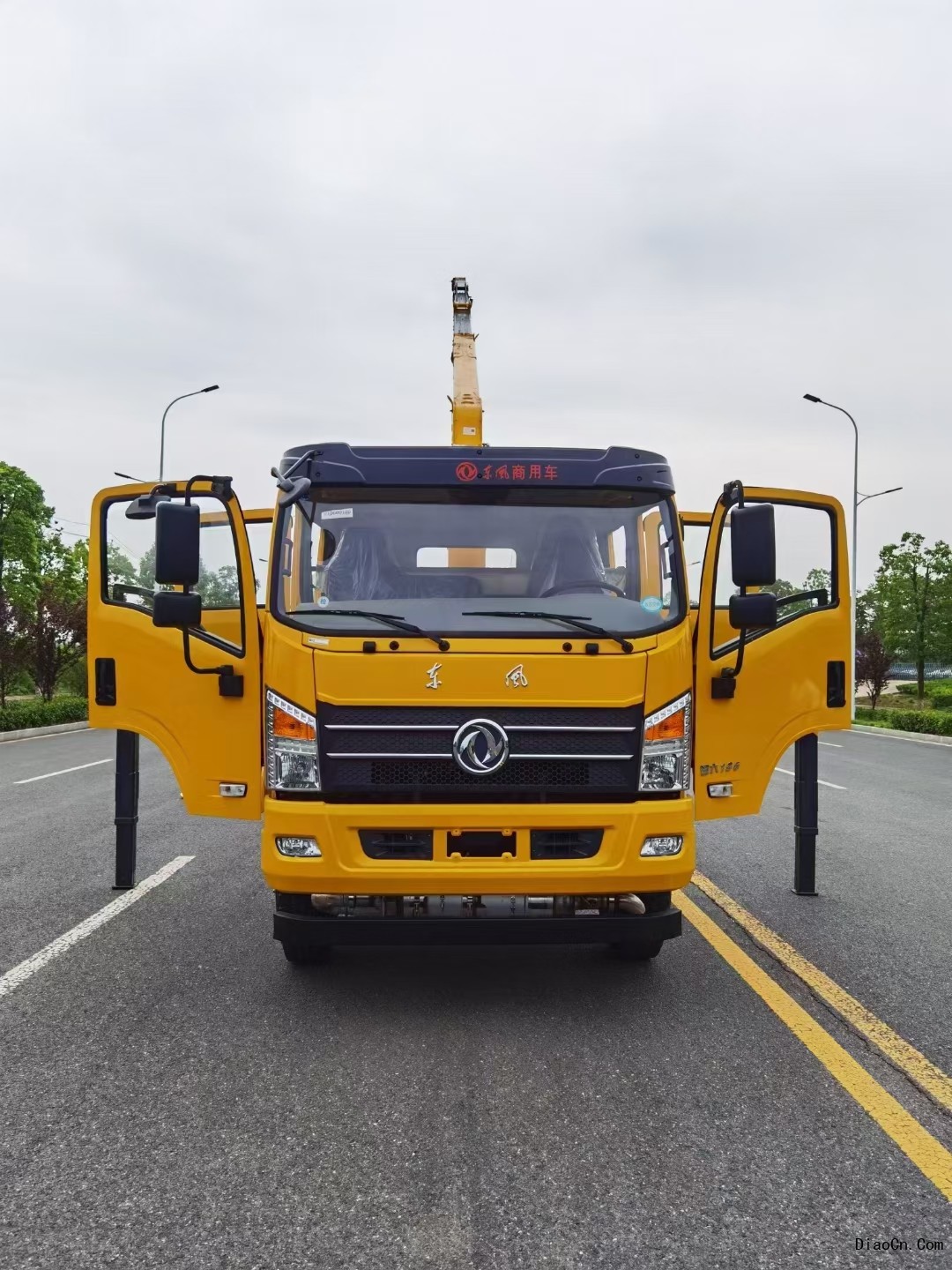 徐工8噸隨車吊廠家報價及配置參數，東風/陜汽/解放價格對比